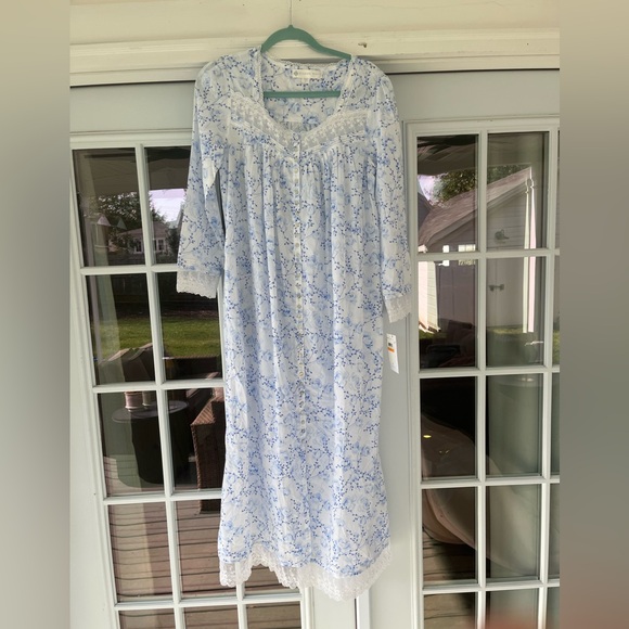 Eileen West Floral Nightgown Set in Blue and White - Picture 3 of 5